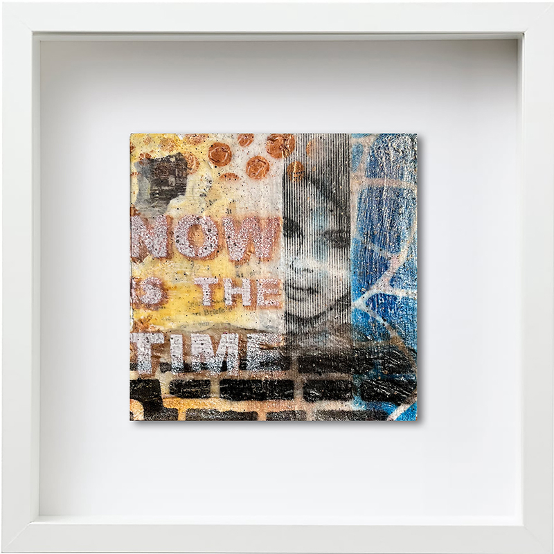 now is the time, kleines Unikat schemenhaftes Bild einer Frau, auf abstraktem Hintergrund. Gelb gold blau mit schwarz weißen Farbakzent